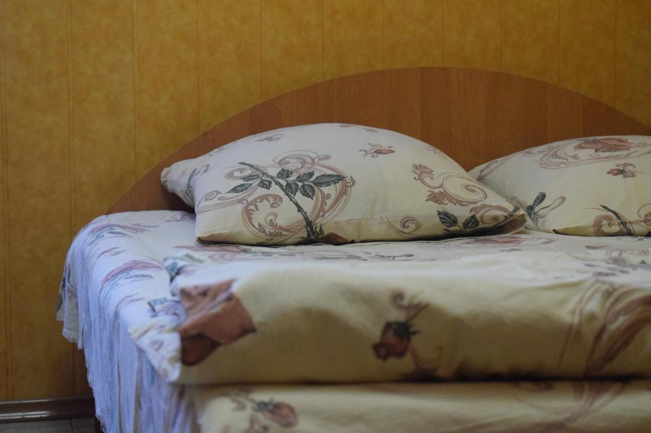 Constancia Otel Kamyanets-Podilski Dış mekan fotoğraf